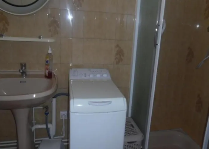 Confortable Avec Loggia Et Garage, Proche Centre-ville Et Cures, Animaux Bienvenus - Fr-1-703-63 Apartman *